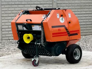 Round baler for Japanese compact tractors, 50x70cm, with net wrapper Komondor RKB-850N (2)