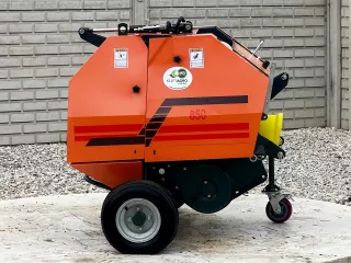 Round baler for Japanese compact tractors, 50x70cm, with net wrapper Komondor RKB-850N (5)