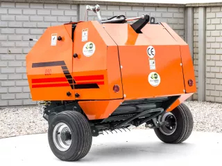 Rundballenpresse für japanische Kleintraktoren, 50x70cm, Komondor RKB-850 (4)