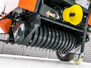 Rundballenpresse für japanische Kleintraktoren, 50x70cm, Komondor RKB-850 (9)