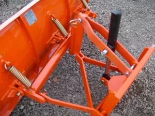 Schneeschild 140cm, mit hydraulischer Hebung, mit manueller Verdrehung, zur japanischen Kleintraktoren, Komondor STLR-140 (4)