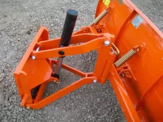 Snow plow 125cm, hidraulic lifting, manual angle adjustment, for Japanese compact tractors, Komondor STLR-125 (3)