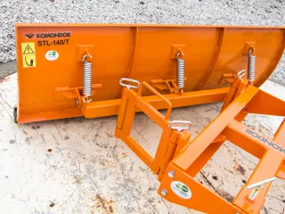 Snow plow 140-200cm, for forklift trucks, Komondor STLR-140-200/targ (4)