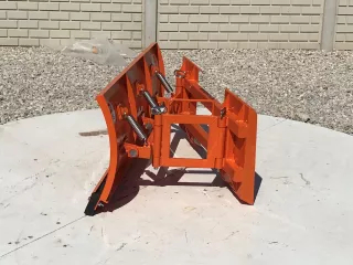Snow plow 140cm, hidraulic lifting, manual angle adjustment, for skid steer loaders, Komondor STLR-140/B kf (5)