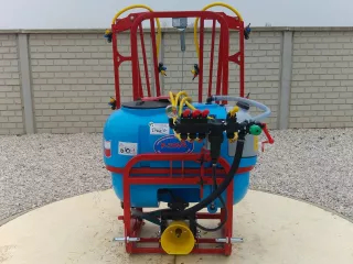 Sprayer (Mounted, 200L) with unversal frame (9)