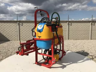 Sprayer with washing tank (Mounted, 200 litres, 6m, for fields) (4)