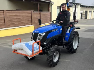 Transport frame, front weight bracket mounted, for Japanese compact tractors, Komondor SZK-70 (7)