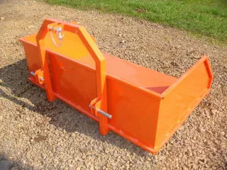 Transportmulde zur japanischen Kleintraktoren, Komondor SZL-130 (2)