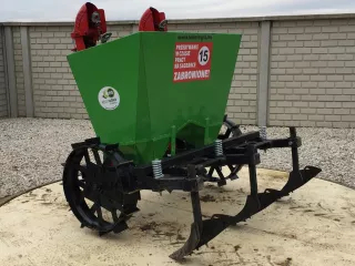 Two-row potato planter (4)