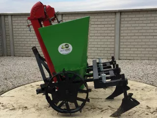 Two-row potato planter (5)