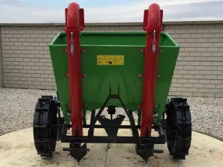 Two-row potato planter (7)