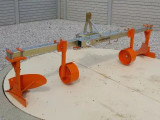 Viticulture plow with 2 heads, adjustable distance, for 16-23HP Japanese compact tractors, Komondor SZE-2A (4)