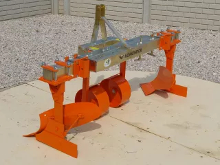Viticulture plow with 2 heads, adjustable distance, for 16-23HP Japanese compact tractors, Komondor SZE-2A (5)