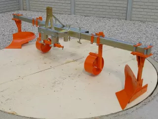 Viticulture plow with 2 heads, adjustable distance, for 16-23HP Japanese compact tractors, Komondor SZE-2A (6)