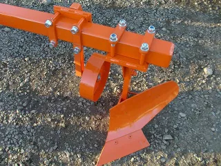 Viticulture plow with 2 heads, for 16-23HP Japanese compact tractors, Komondor SZE-2 (2)