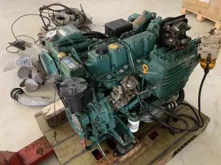 Volvo Penta 2 x 140HP diesel marine engines with duoprop drives, instruments, wiring harness, steering gear (1)