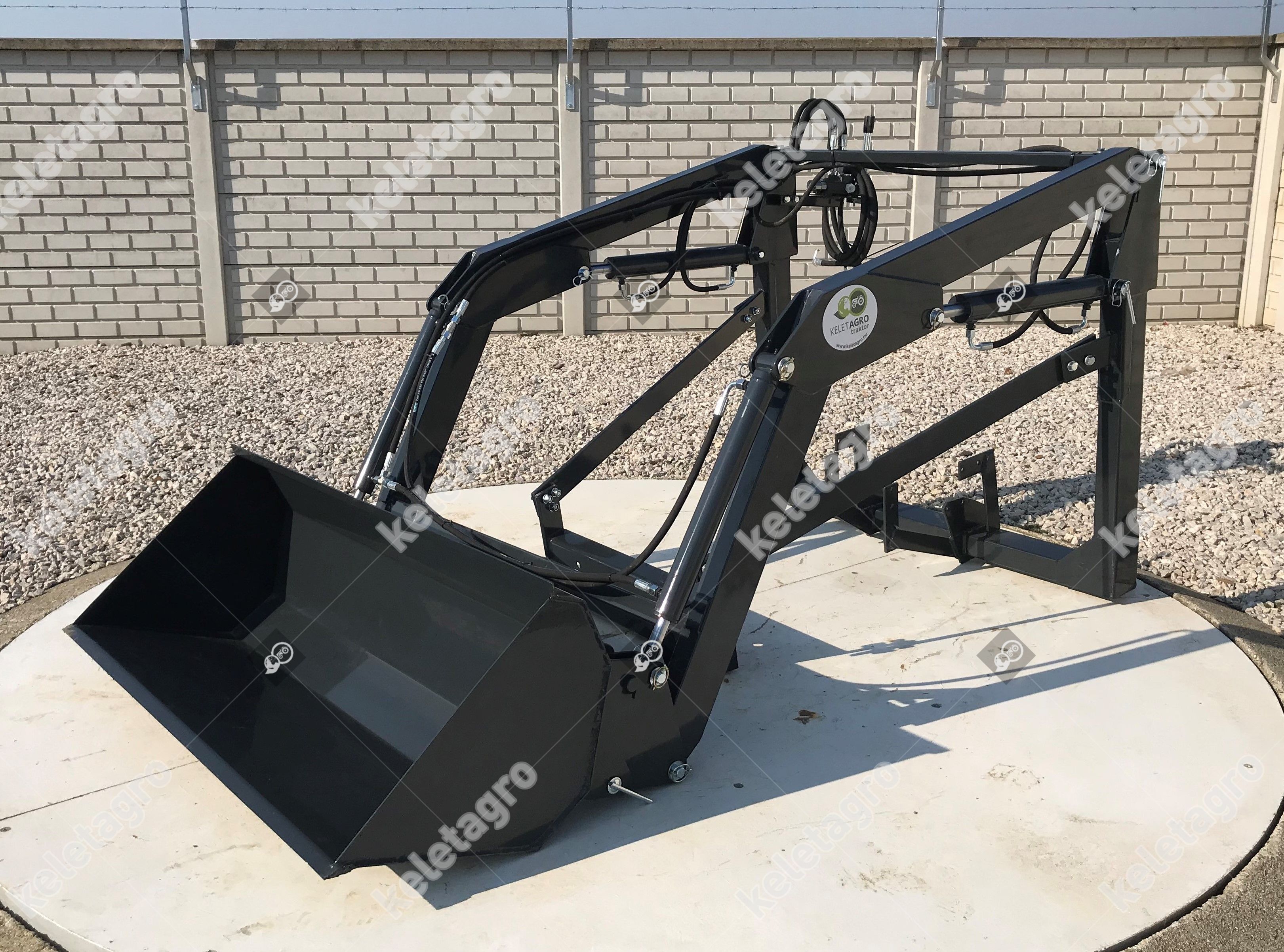 Front loader for Yanmar AF30 Japanese compact tractors, Komondor MHR100AF30