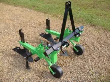 Kultivátor 2 tagos sorközművelő, töltögető adapterrel, japán kistraktorokhoz, Komondor SK2